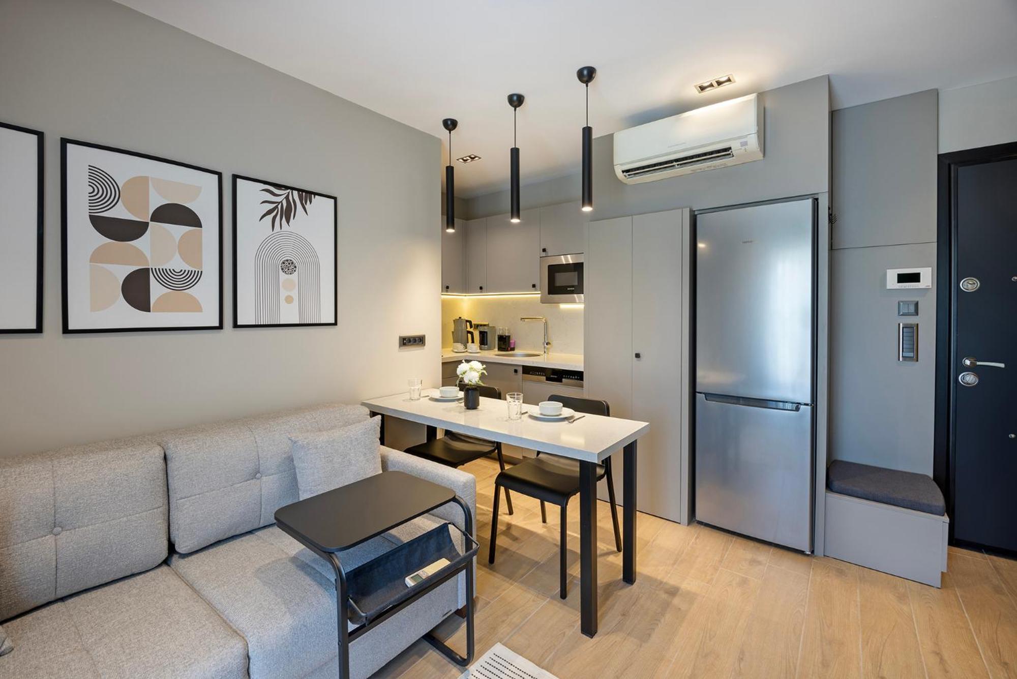 Mel House Lara Daire