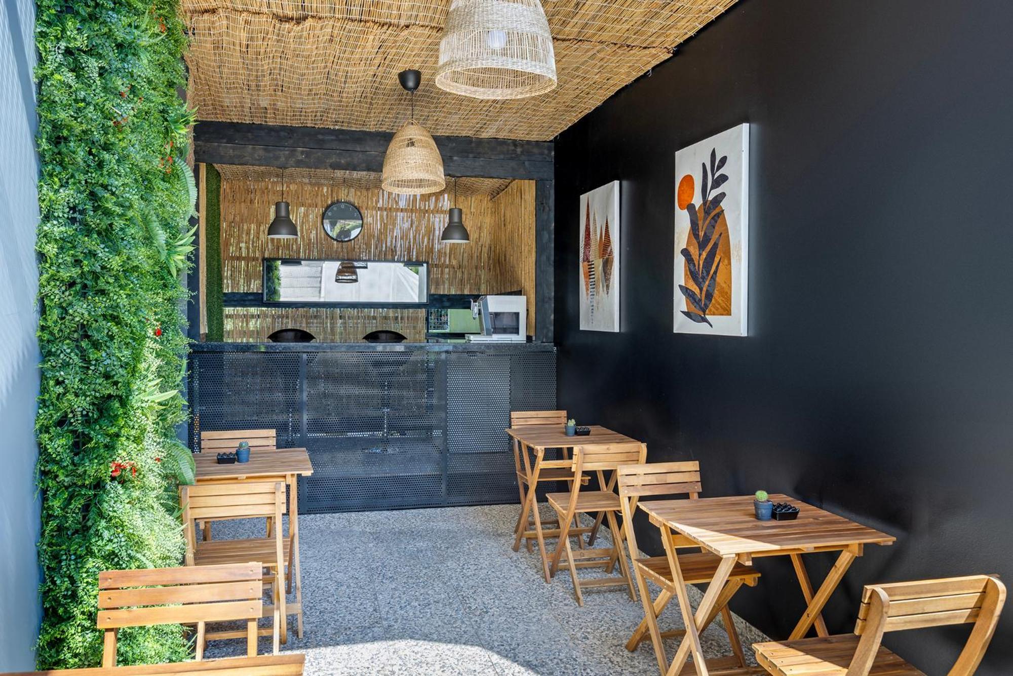 Mel House Lara Daire *